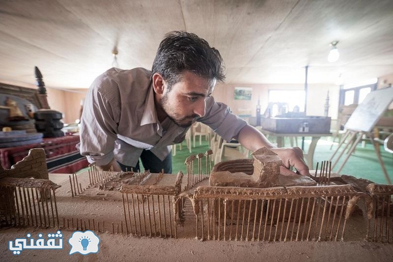 اللاجئين السوريين يبنون نسخ مصغرة من آثار سوريا المدمرة