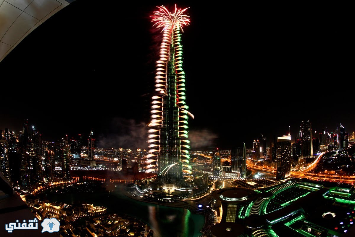 دبي تحتفل بالعام الجديد وبرج خليفة ينير السماء بالألعاب النارية