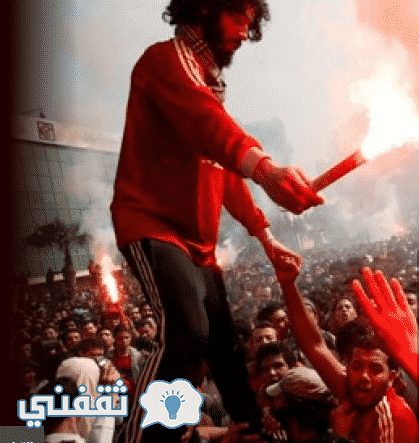ألتراس أهلاوي يتعرض للقنابل المسيلة للدموع أمام نادي الأهلي