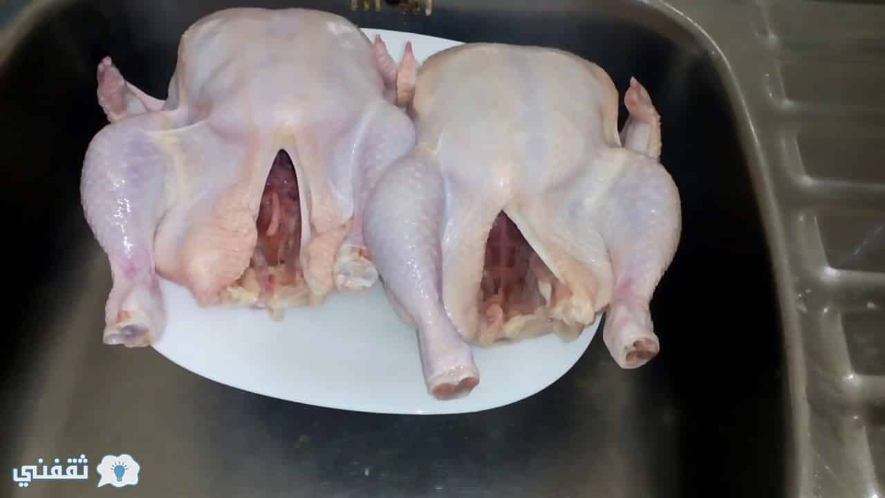 طريقة غسل الدجاج والتخلص من رائحة الزفارة
