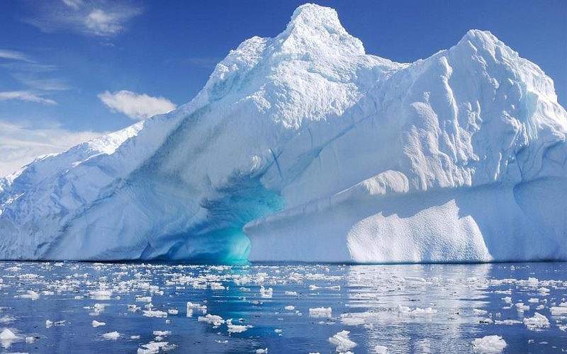 انشقاق جبل جليدي يهدد بتسو نامي خطير واختفاء بعض المدن من علي الأرض