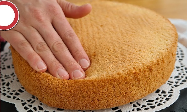 أسهل طريقة لعمل الكيكة ألإسفنجية بأقل وابسط المقادير‎