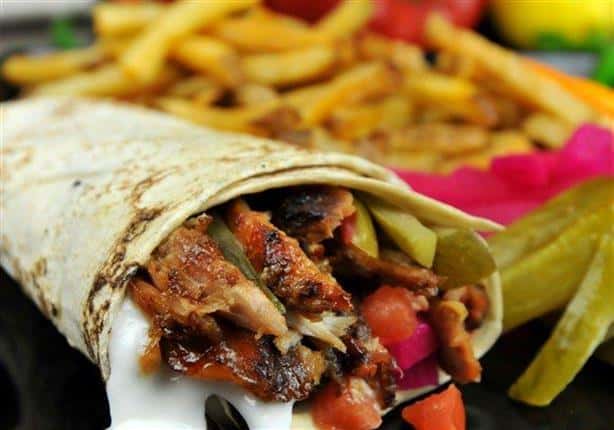خطوة بخطوة.. أسرار عمل الشاورما السوري بالطعم الأصلى مثل المطاعم