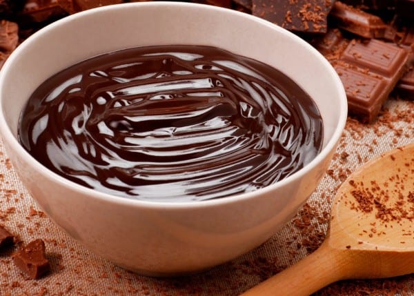صوص الشوكولاه السريع في الخلاط بعدة مكونات بسيطة لأشهى الحلويات