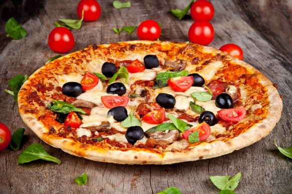 طريقة عمل البيتزا الايطالية بخطوات سهلة وبسيطة في المنزل