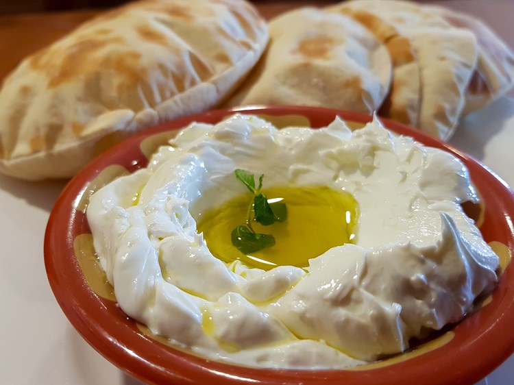 اسرار عمل الثومية السورية الاصلية اللذيذة على اصولها على طريقة المطاعم السورية