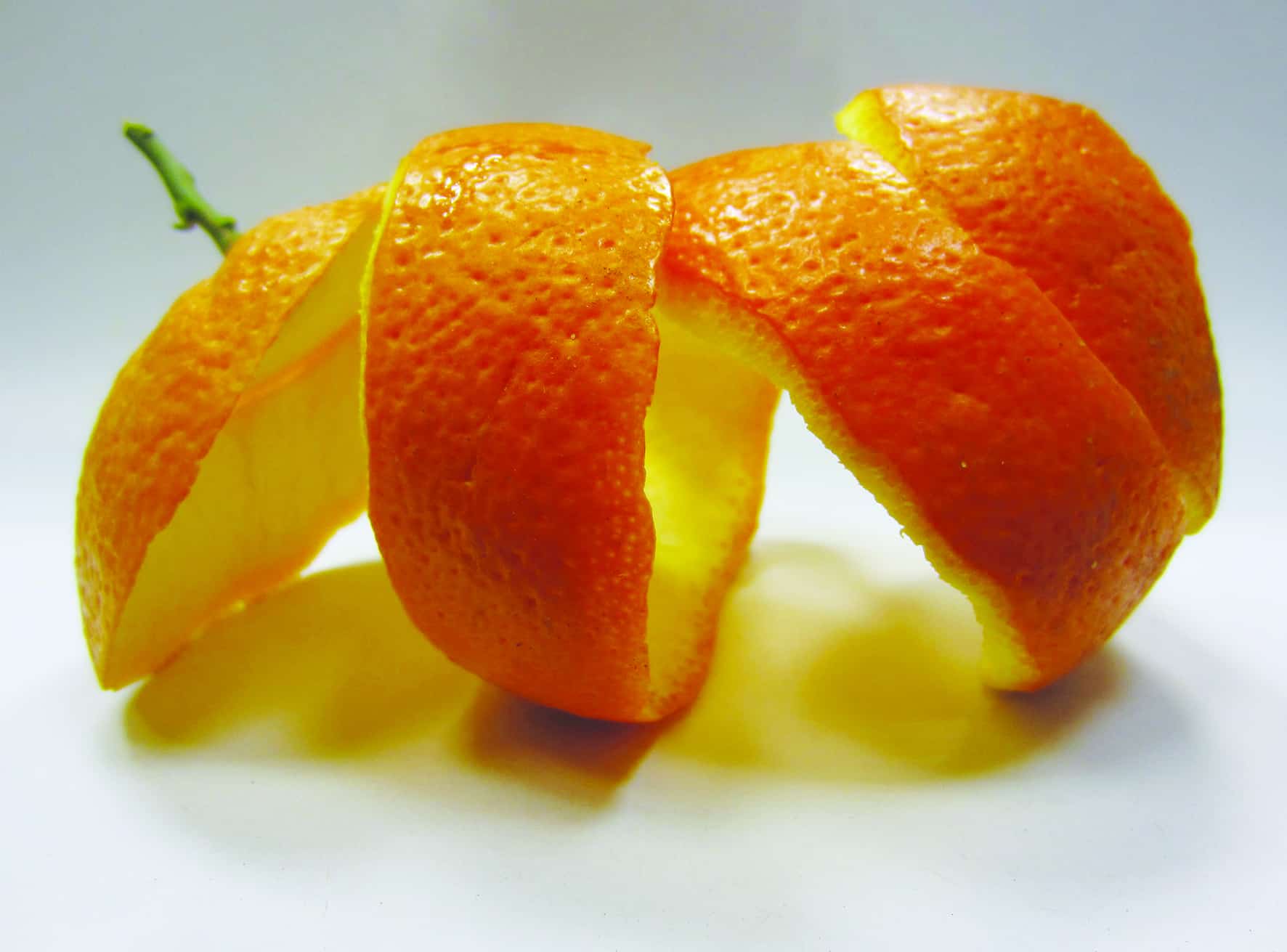 فوائد قشر البرتقال التي ستجعلك لا ترميه بعد اليوم أبداَ كنز حقيقي في مطبخك
