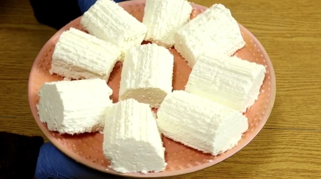 طريقة عمل الجبن القريش البيتى بطعم الفلاحي الأصلي بقوام متماسك وناعم