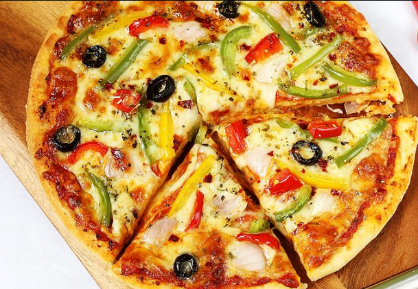 طريقة إعداد البيتزا الإيطالية في المنزل مثل المطاعم الشهيرة