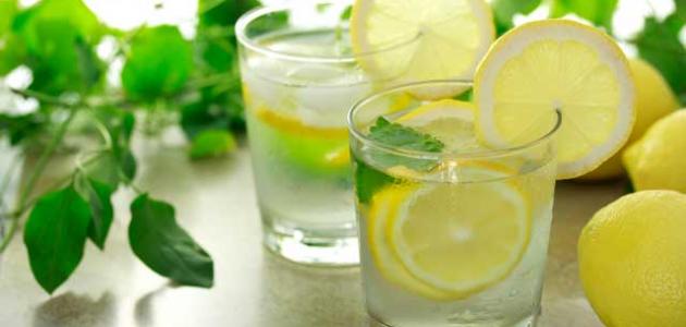 فوائد الليمون بالماء الصحية لجسم الإنسان الغنية بالفيتامينات