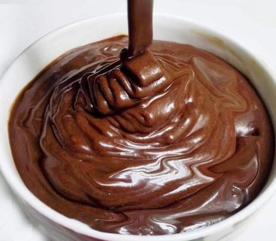 أسهل طريقة لتحضير صوص الشوكولاته الاقتصادي اللامع بدون كريمه وبدون زبدة