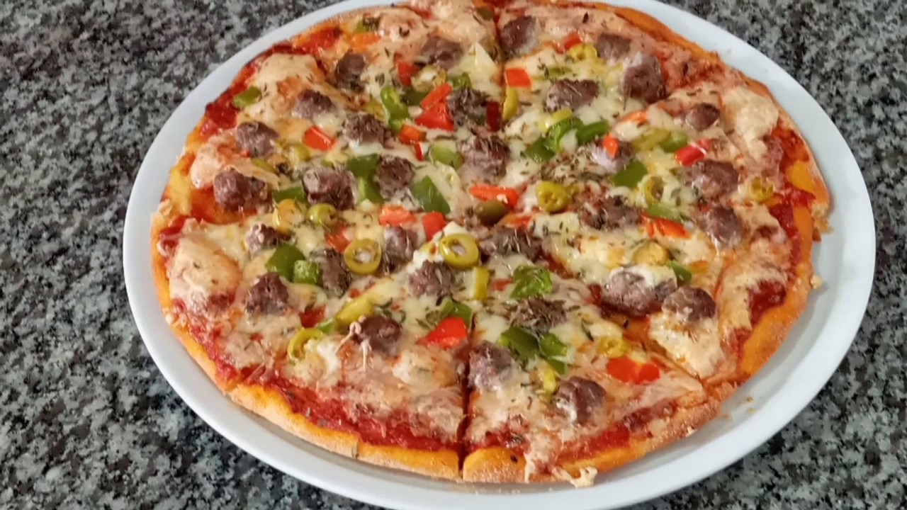 طريقة عمل بيتزا الكفتة بالفلفل الألوان زي أشهر المطاعم بطريقة سهلة وبسيطة في البيت