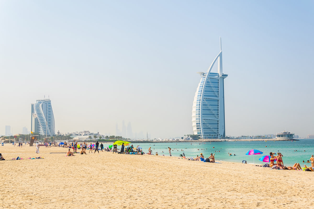 أسعار دخول شاطئ جميرا دبي وأهم الأنشطة العائلية الممتعة