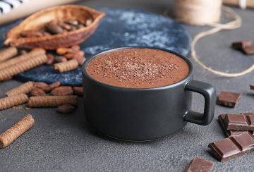 طريقة عمل مشروب الكاكاو الساخن بأسرار الكافيهات بطعم ومذاق لذيذ